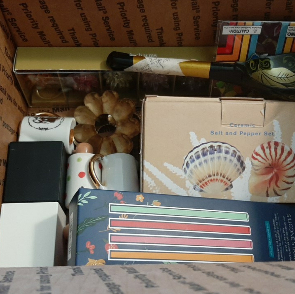 Mystery Kitchen Decor Lot